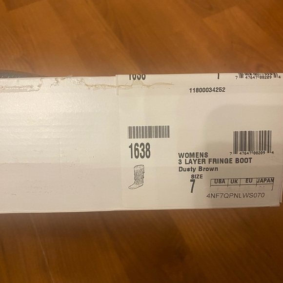 BRAND NEW Minnetonka 3 layer fringe Moccasins size 7 - Picture 3 of 3